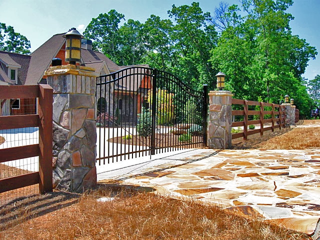 arched-flat-top-driveway-gate